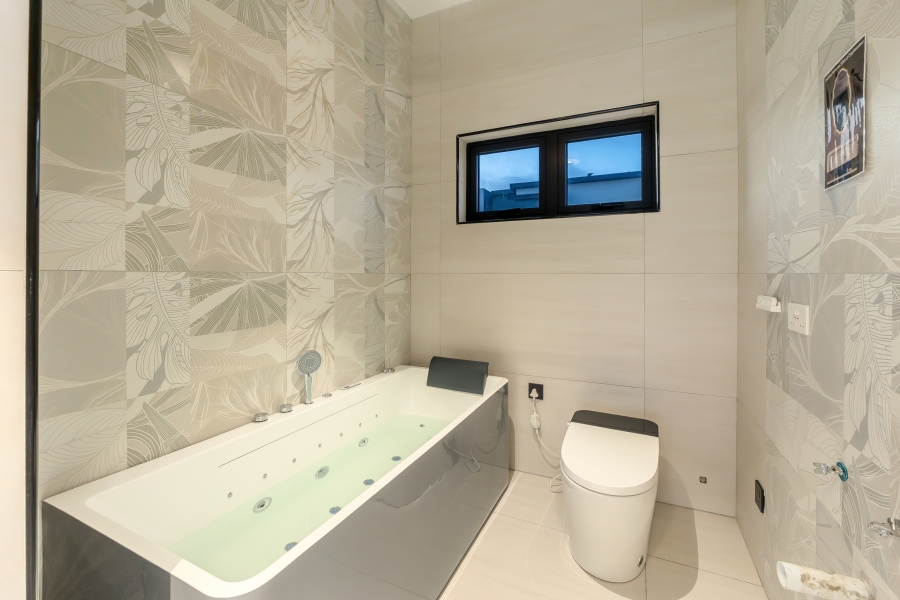 6 Bedroom Property for Sale in Sandown Western Cape
